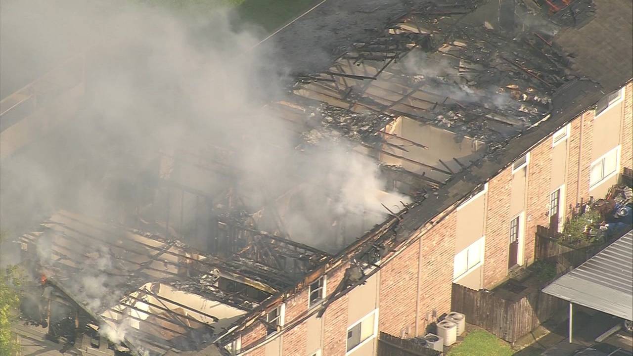 1 Injured After Fire Rips Through Alvin Apartment Complex